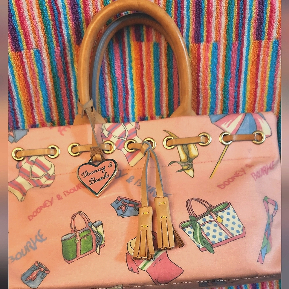 3 Days Only💗👀 EUC vintage Y2k Dooney And Bourke Art Deco Satchel